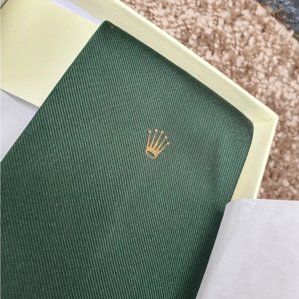 Elegant Green Men's Tie - Picture 3 of 6